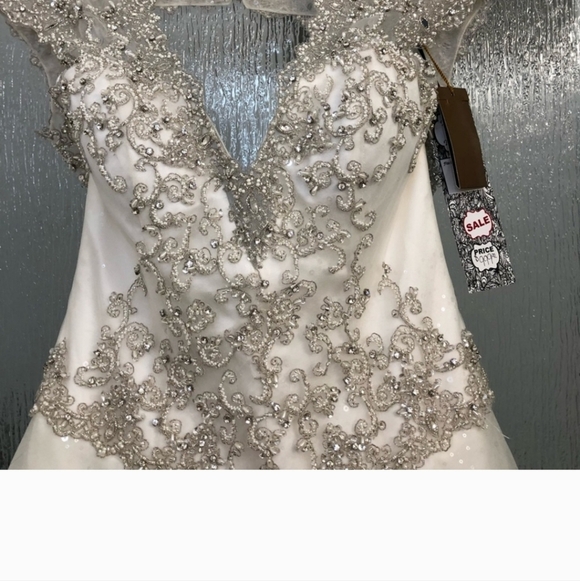 Elegant White and Gold Gown - Picture 8 of 9